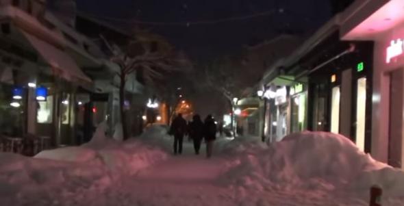 Καρδίτσα: Προβλήματα στην πόλη και το οδικό δίκτυο από τη σφοδρή χιονόπτωση (βίντεο)